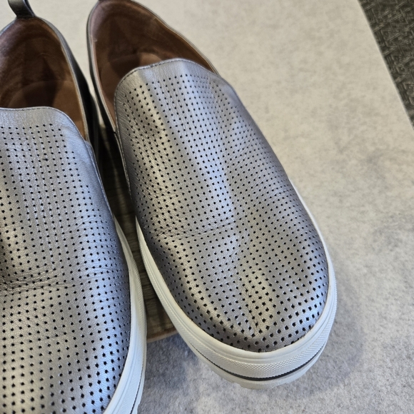 🐢 Halogen Metallic Silver Chunky sneaker.  1" platform.  Size 10. - Picture 3 of 16